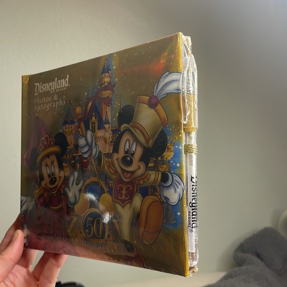 Disneyland photos and autograph book with gel pen NWT - Picture 3 of 4